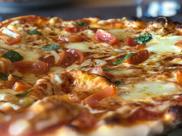 Pizzas Restaurant Le Beau Rivage - Aiguebelette Le Lac